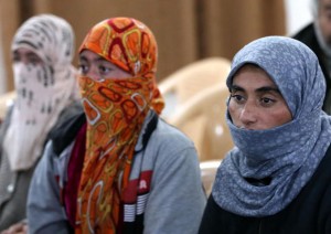 Yazidi women look on at Al-Tun Kopri health centre, located half way between the northern Iraqi city of Kirkuk and Arbil, after they were released with around 200 mostly elderly members of Iraq's Yazidi minority near Kirkuk on January 17, 2015 after being held by the Islamic State jihadist group for more than five months. Medical teams from the Kurdistan Regional Government carried out blood tests and provided emergency care to the group of Yazidis, many of whom looked sick and distraught. Yazidi officials and rights activists say thousands of members of their Kurdish-speaking community are still in captivity. AFP PHOTO / SAFIN HAMID